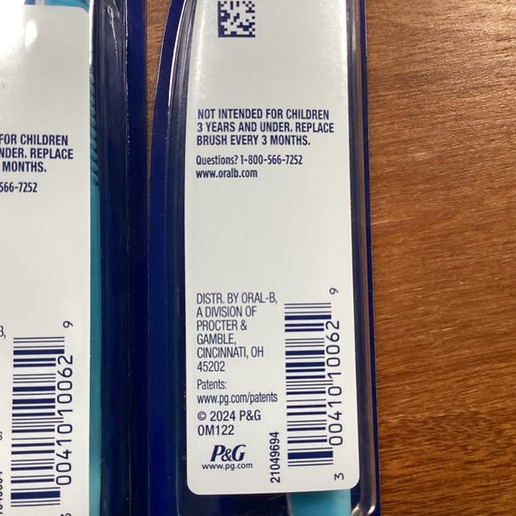 Oral B Medium Advanced Whitening Manual Toothbrush Bundle NEW - Picture 9 of 10